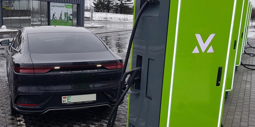 Электромобиль против авто с бензиновым ДВС. Кто за год сэкономит больше?