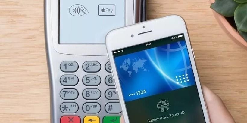 Белорусам разрешили переводы денег через Apple Pay. Сколько это стоит