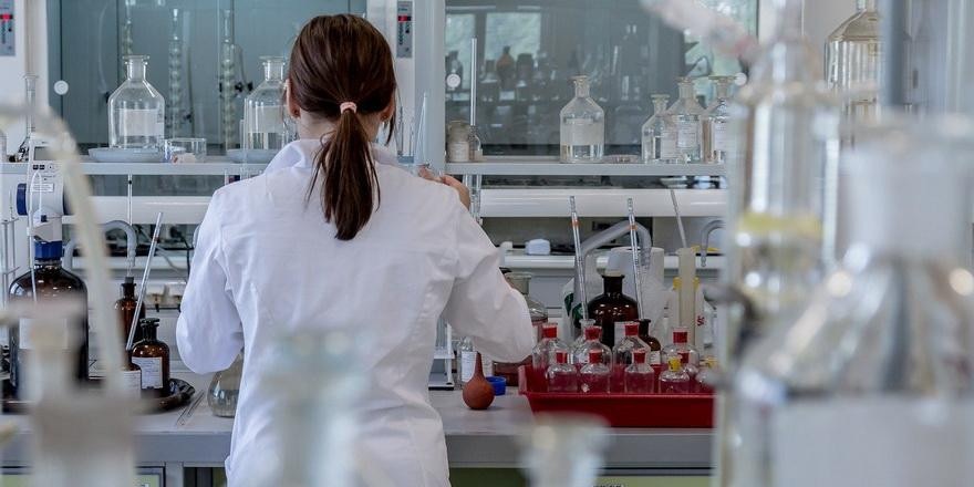 От 300 до 4000 рублей: какие выплаты получат медики, работающие с коронавирусом
