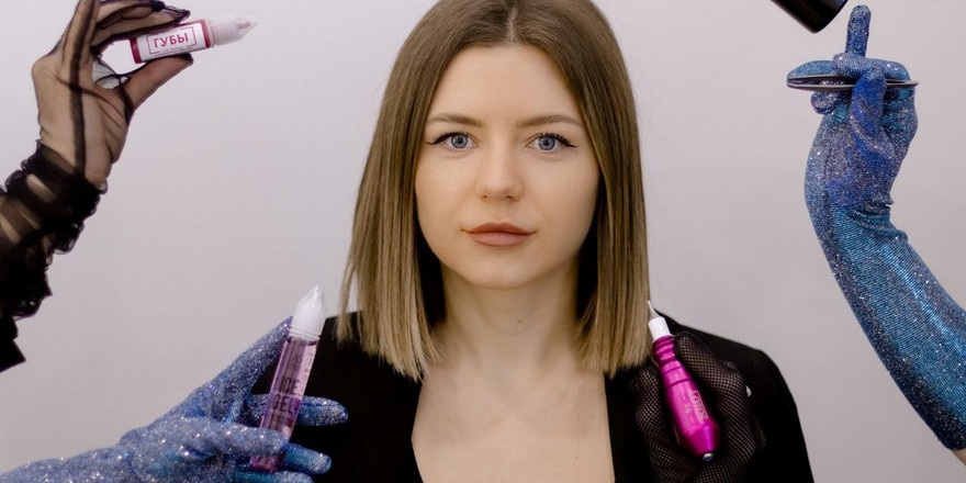 «Делать брови – это несерьезно?» Смотрите, как девушка зарабатывает на этом