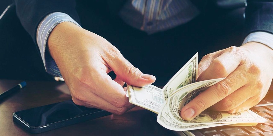 Бизнес берет все меньше кредитов, а белорусы – все больше. Статистика Нацбанка