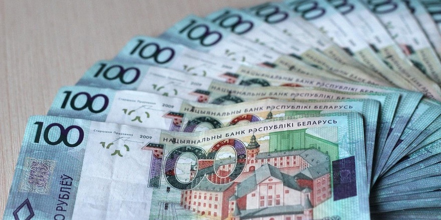 Нацбанк Беларуси с 1 июля выпускает в обращение новую сторублевую купюру