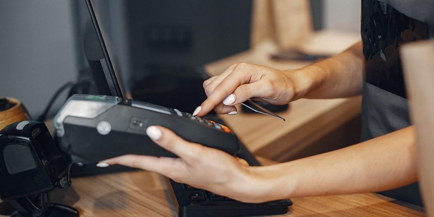 МНС временно смягчило требования к кассовому оборудованию магазинов из-за масштабного сбоя 