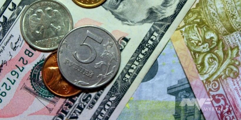 Доллар уже стоит 2,7 рубля. Смотрим, где выгоднее покупать валюту