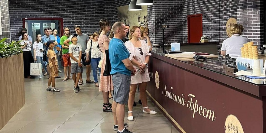 В ТЦ «Столица» очереди — что покупают люди?