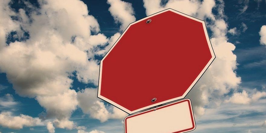 Минздрав просит сидеть дома на длинные выходные: кладбища еще успеете посетить