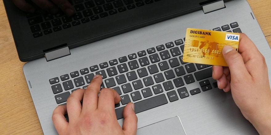 Переводы с карты на карту в одном банке. Где за это возьмут комиссию?