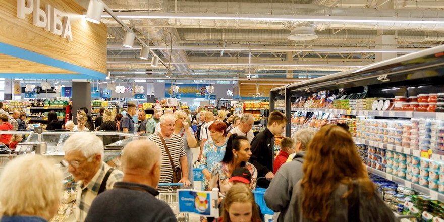 Ливень не помешал: на открытие ТЦ Darida Mall с супермаркетом «Санта» пришли тысячи белорусов