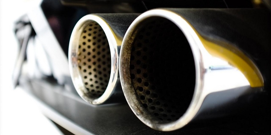 В ЕС договорились о прекращении выпуска работающих на бензине авто к 2035 году