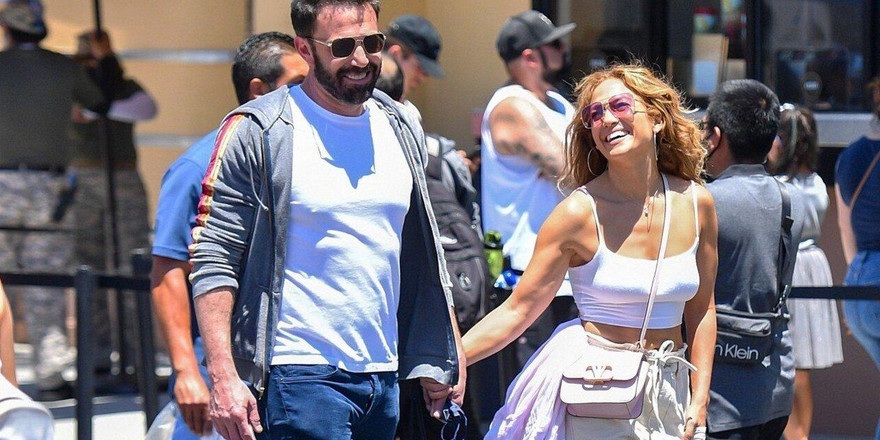 10 спален и 17 ванных комнат: посмотрите на особняк Дженнифер Лопес и Бена Аффлека   