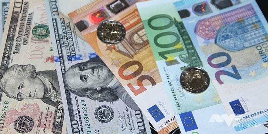 Прогноз по валютам: евро будет дорожать быстрее доллара в начале апреля