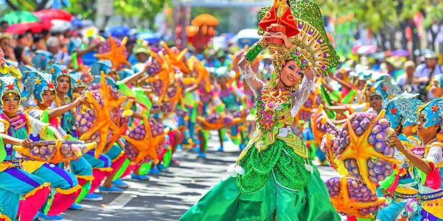 Денежные обряды, игра в лотерею, большой карнавал: как встречают Новый год в разных странах мира