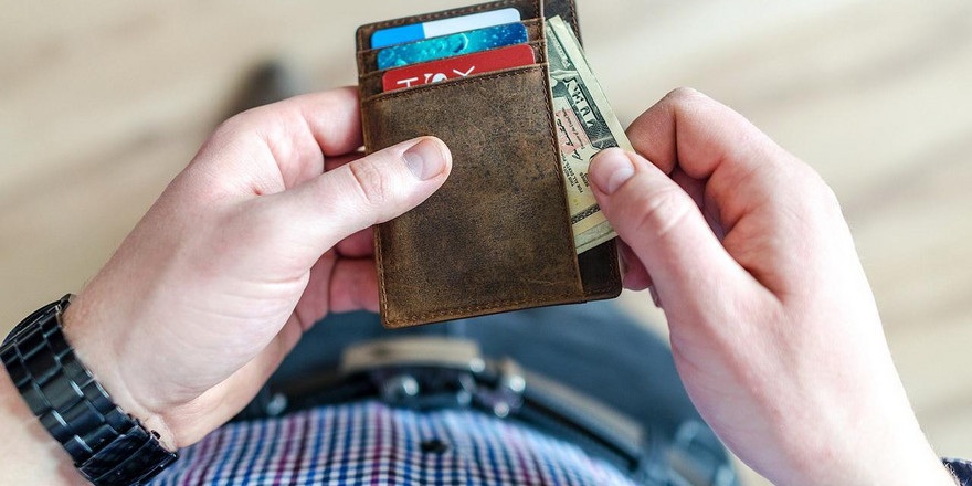 Новый пиджак, продукты и маникюр: на что еще белорусы берут кредиты