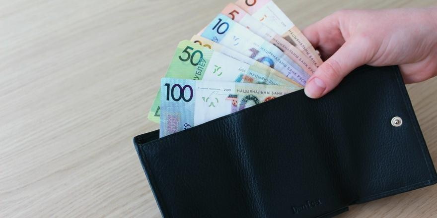 Доллар снова вырос, евро идет следом: узнайте курсы валют на 7 декабря 2021