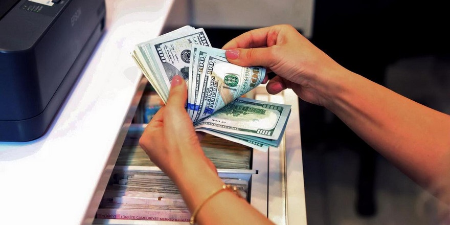 Прогноз по валютам: доллар и евро сравнялись, каких курсов ждать дальше