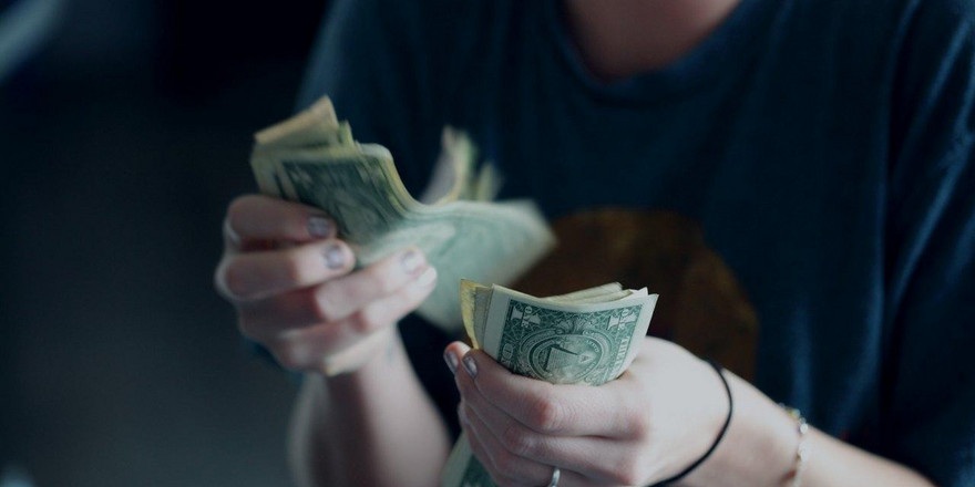 Выманивают задаток и продают воздух: мошеннические схемы с недвижимостью