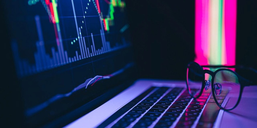 Белорусам снизили до $1000 порог для инвестиций в акции на биржах США