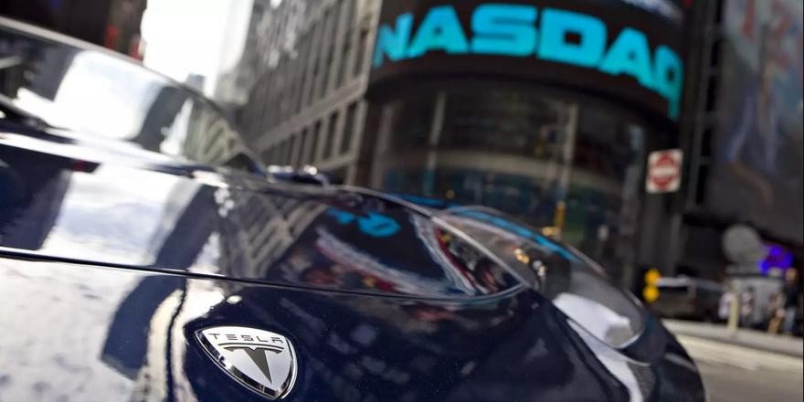 Разбираемся, что лучше: копить на Tesla или вложить в Tesla?
