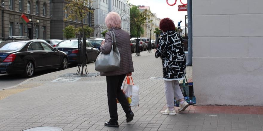 Ставки растут, но белорусы продолжают выносить валютные вклады. Одной картинкой