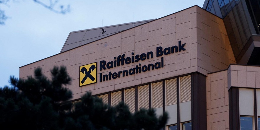 Raiffeisen Bank прекратит работу с белорусскими банками