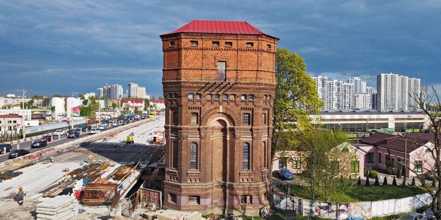 Превратят в еще один отель? Зачем в Минске продают дореволюционную водонапорную башню