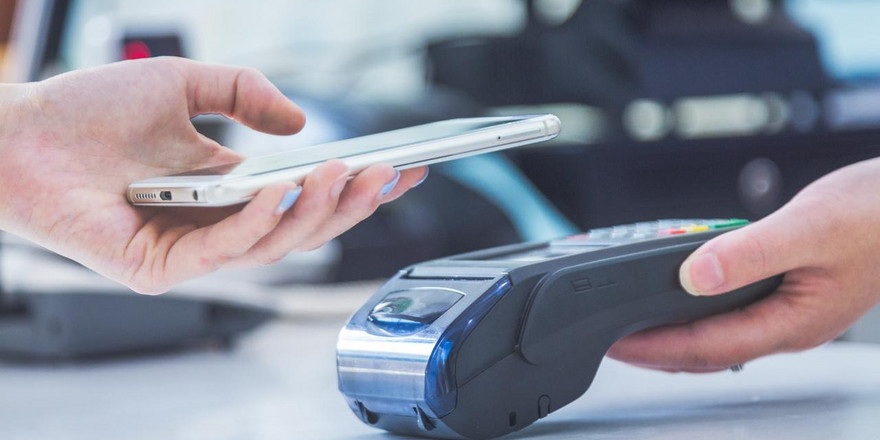 Еще один банк запустил сервис бесконтактной оплаты для владельцев карт Mastercard