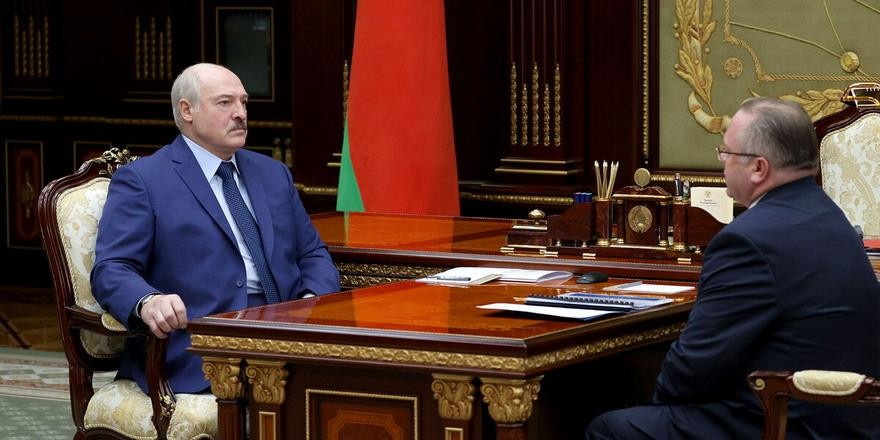Зарплаты в конвертах, посредники, масло и лекарства – за что пообещал взяться Лукашенко