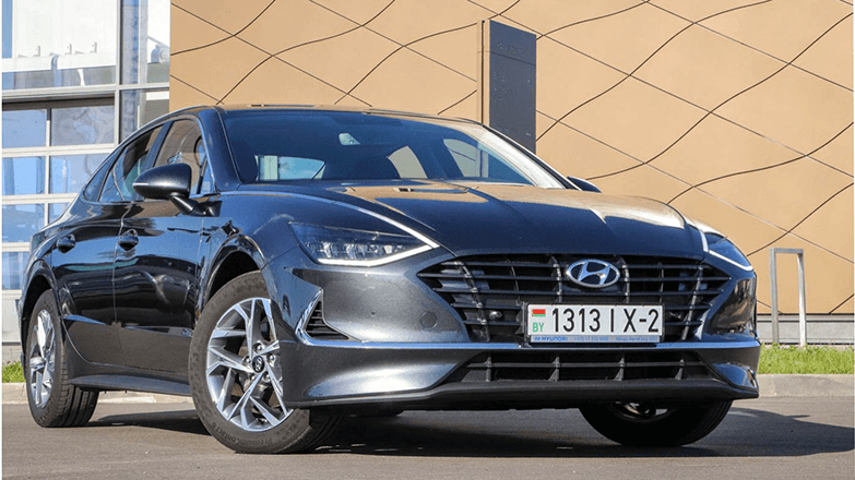 «Пятилетний немец кажется устаревшим и не таким комфортным, как Sonata». Мнение владелицы Hyundai Sonata