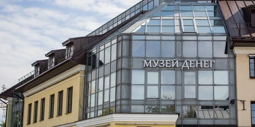Рубль-доллар из распиленных ракет и пёнге. Что можно увидеть в частном музее денег в Минске