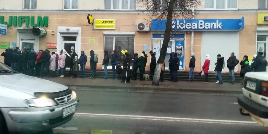 Новогодняя девальвация: как белорусский рубль дешевел под бой курантов