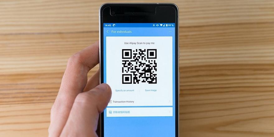 В Беларуси запустили оплату в интернет-магазинах через Apple Pay и Samsung Pay