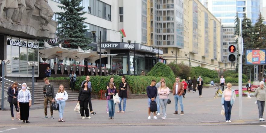 ​Вырастут пенсии и пособия, подешевеет роуминг, заработает третья линия метро – что еще изменится в ноябре?