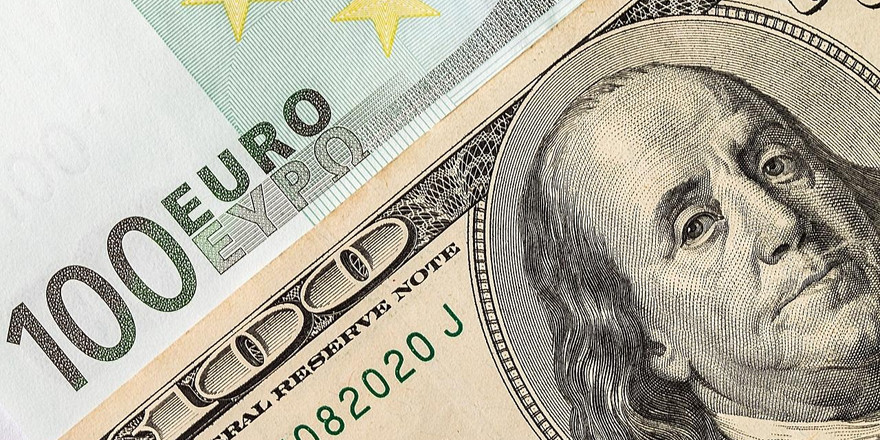 Колебания депозитных ставок, снижение тарифов на переводы, новые возможности для карт – обзор банковских изменений
