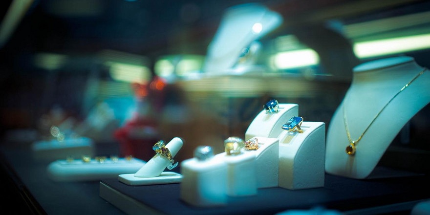 Ювелирным интернет-магазинам придется пока поработать и в рознице