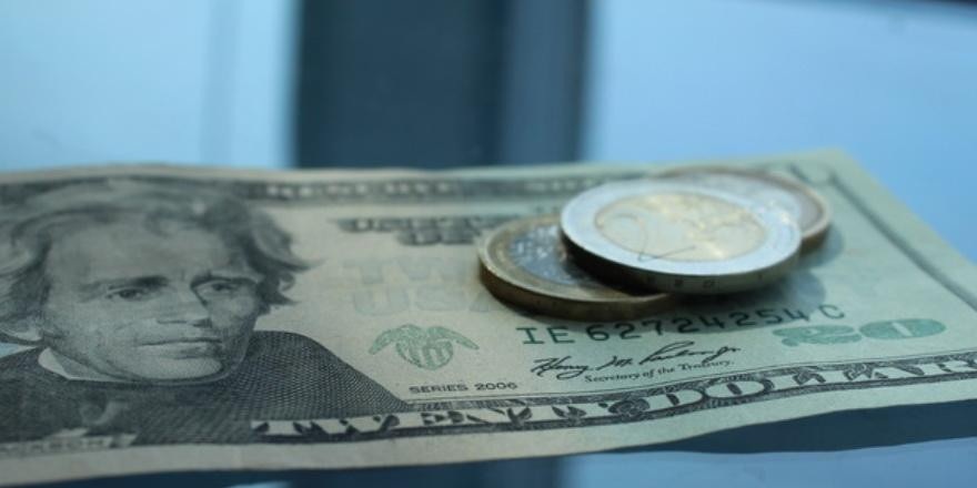 Курсы валют на 25 октября 2021: доллар и евро подешевели