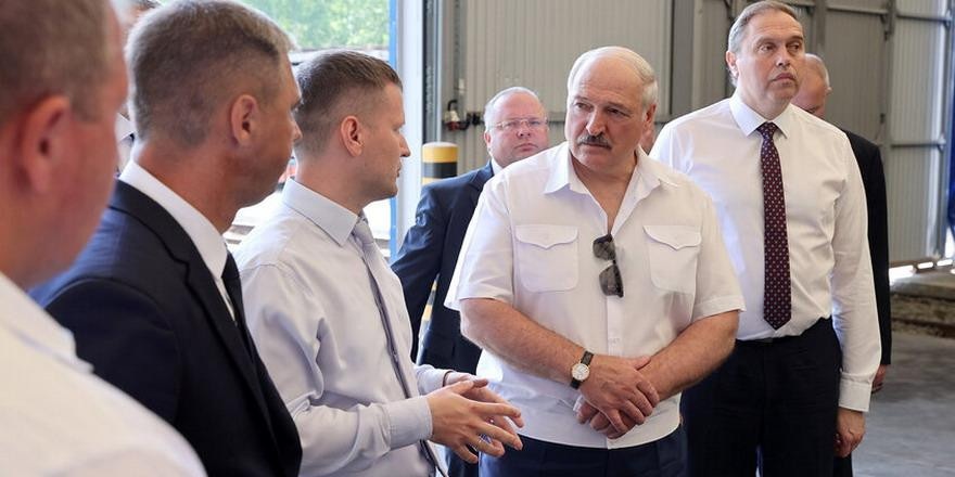 Лукашенко поставил новые ориентиры для средней зарплаты: больше не по $500