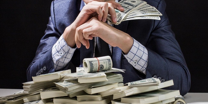 Всего 1% богатейших людей планеты заработал вдвое больше остального человечества