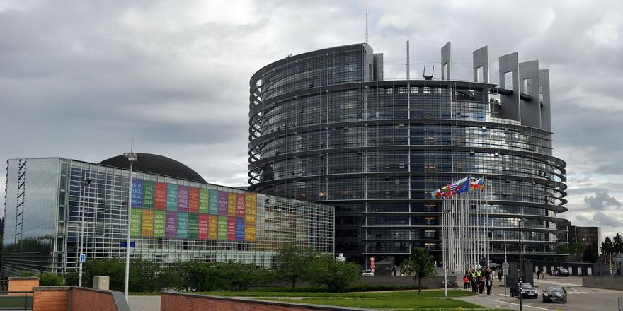 Европарламент требует отключить Беларусь от SWIFT и прекратить работу с банками
