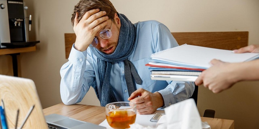 Идет ли в испытательный срок время, проведенное на больничном? Объяснили в Минтруда