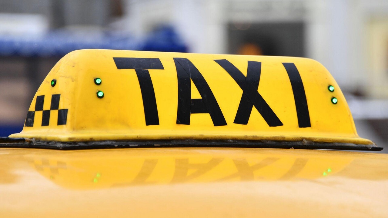 Налоговики взялись проверять работу таксистов Uber и Яндекс