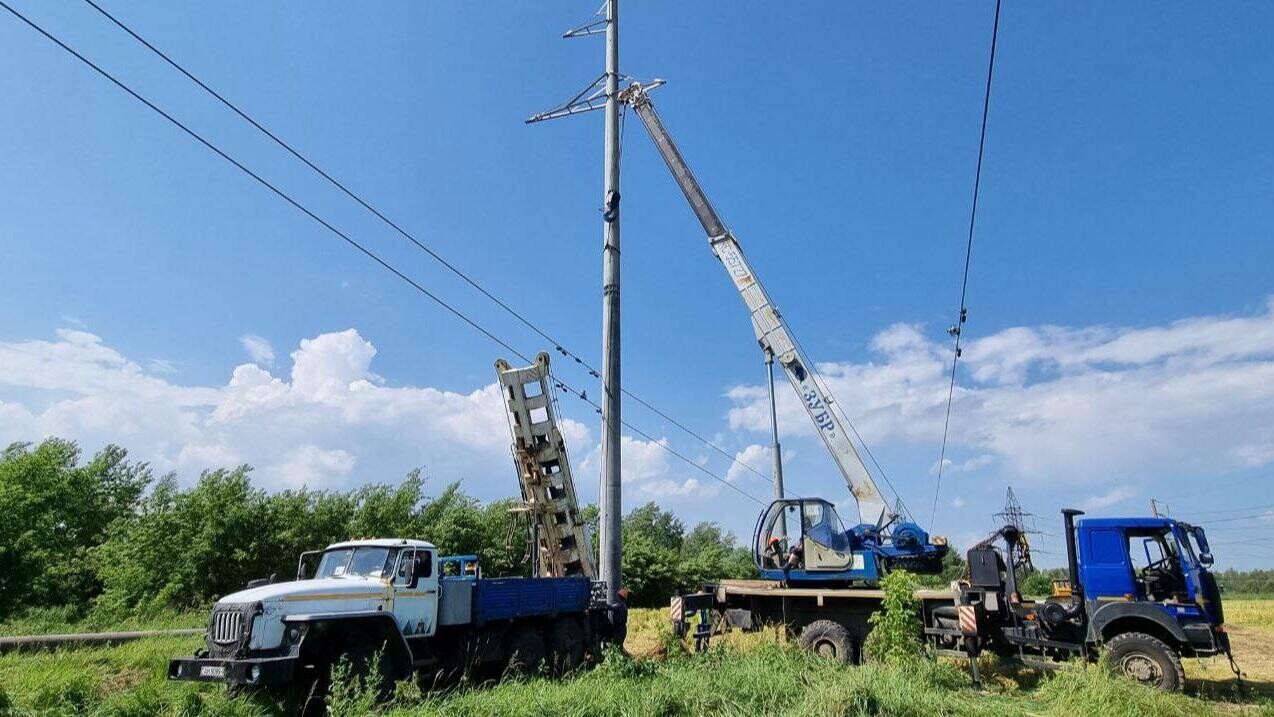 В Беларуси продолжают восстанавливать электроснабжение после непогоды