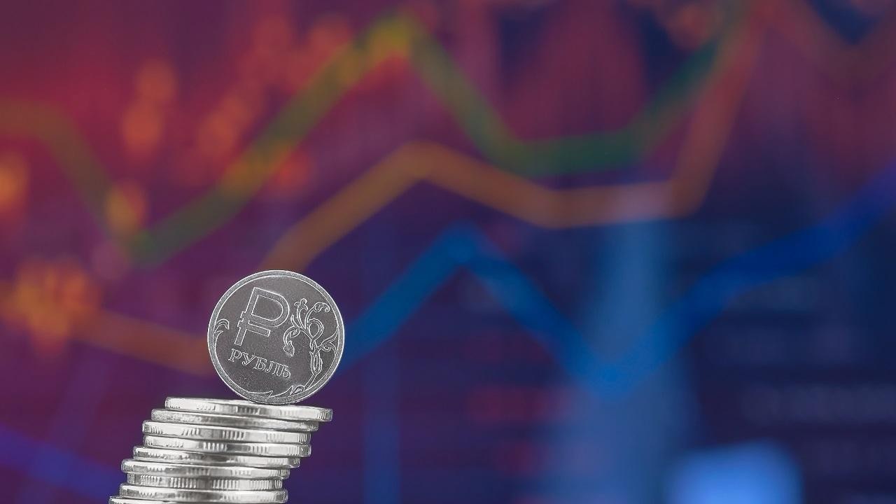 Нефтегазовые доходы России в первом полугодии уменьшились в два раза