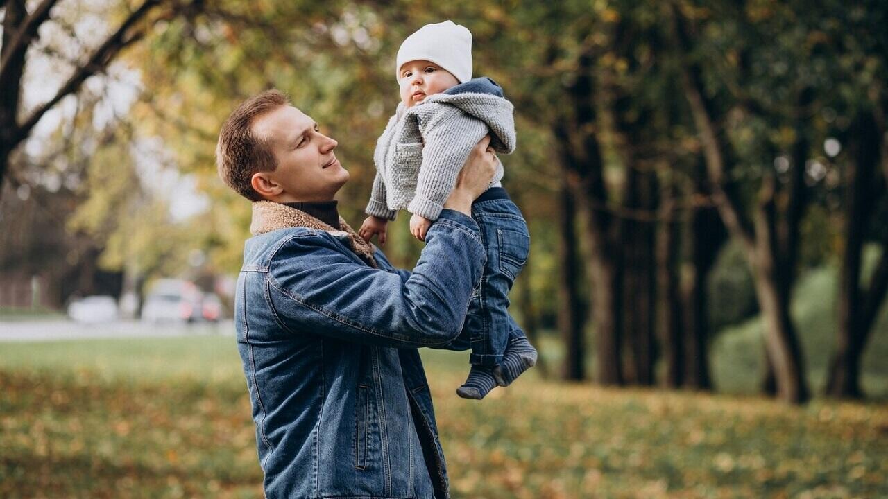 В Беларуси хотят ввести оплачиваемый отпуск для отцов новорожденных