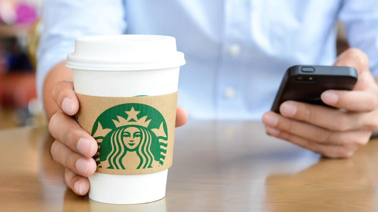 Год путешествий и шестизначная сумма за сторис: Starbucks предлагает работу мечты