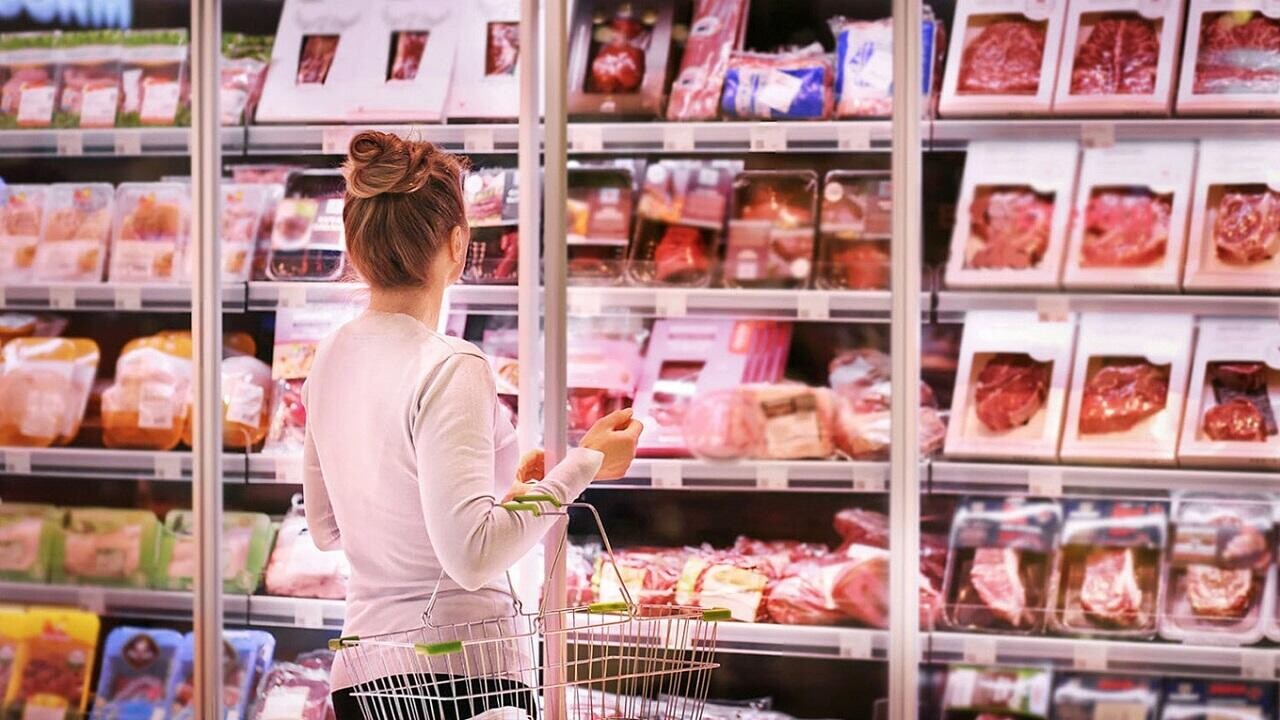 Цены на мясо, молочку и сладости теперь под особым контролем Совмина. Что это значит?