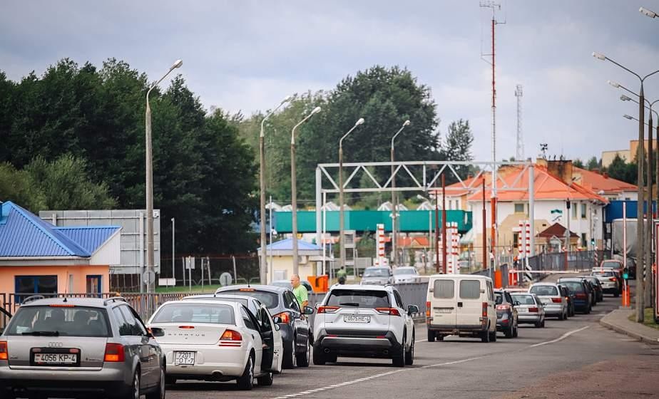 Белорус продавал место в очереди на границе за 100 рублей. Налоговая выставила счет
