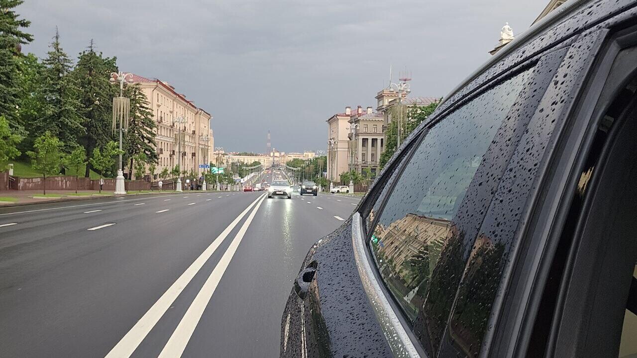 Сильный ливень обрушился на Минск. Какие последствия?