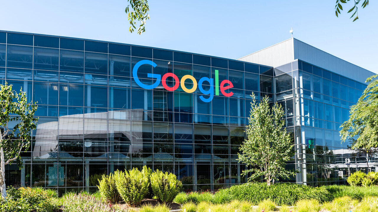 Alphabet удивила Уолл-стрит: миллиардные доходы от ИИ и YouTube