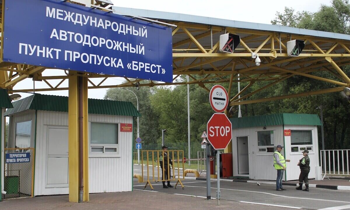 Рейды на белорусско-польской границе: задержали более 10 продавцов очереди 