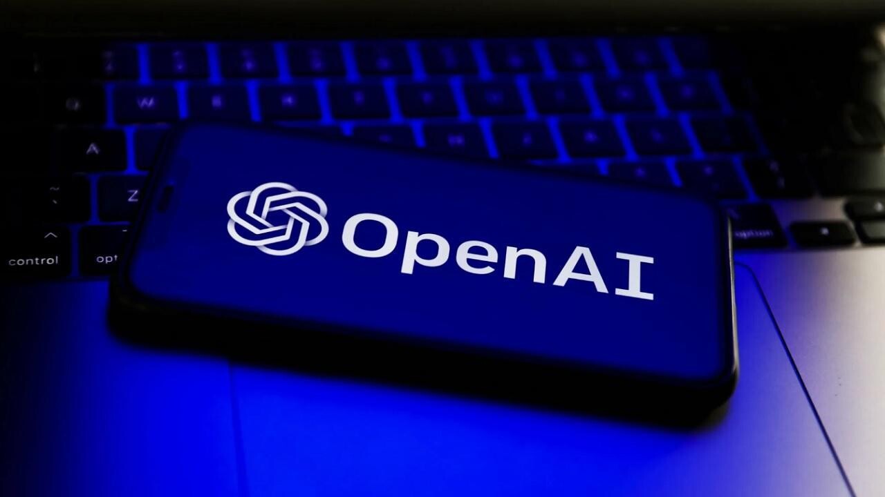 От ChatGPT к выпуску гаджетов: OpenAI купила стартап культового дизайнера Apple